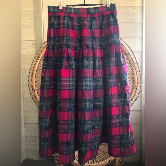 Vintage 80s/90s Red/Green Tartan Plaid Mid-Length Skirt by Aljean Size 14 - Picture 2 of 5